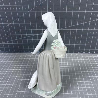 NAO Vintage LLADRO Girl with Basket and Goose