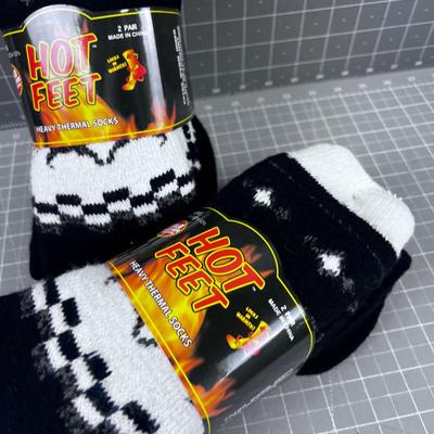 4 pair of men's NEW HOT FEET Heavy Thermo Socks. 