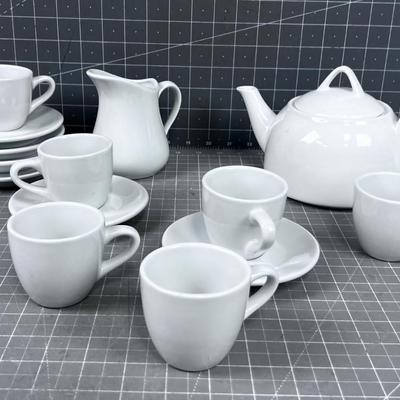 White Tea Pot with Espresso Cups 