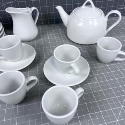 White Tea Pot with Espresso Cups 