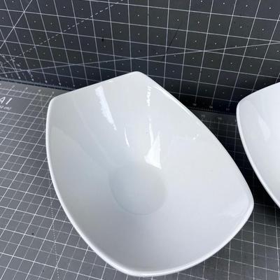 2 Ovenware Porcelain Dishes 