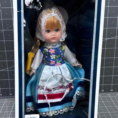 Vogue Doll Ginny From Far -away lands, Little Dutch Girl 