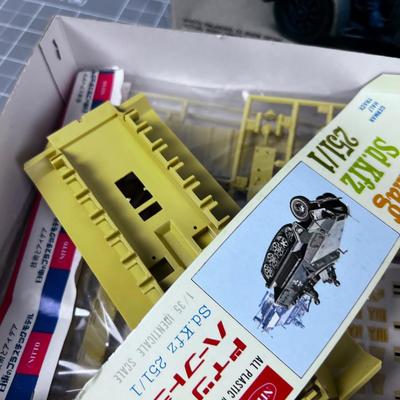 3 Vintage Model Kits 