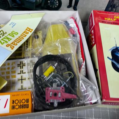 3 Vintage Model Kits 