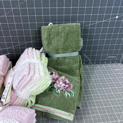 NEW Wash Cloth and Hand Towels 