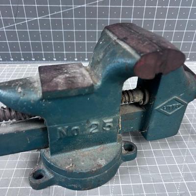 Littlestown Antique Bench Vice No. 25 