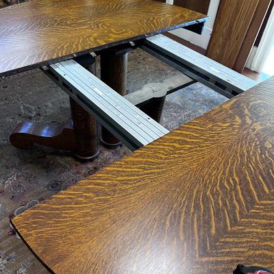 Antique OAK Dining Table w/Leaves