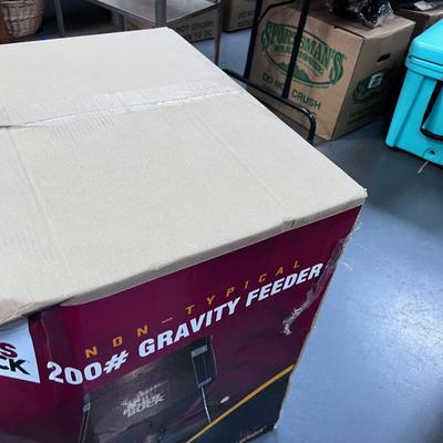 BOSS BUCK 200# Gravity Feeder 
