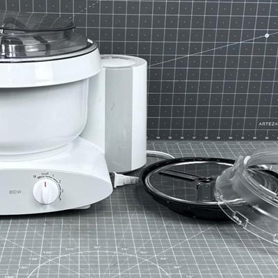 BOSCH Universal Plus 800 Watt with Mixing Bowl and Slicer Blades 