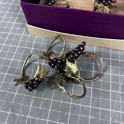 2 Sets of Napkin Rings LEAF and GRAPE LEAF Design. New in the box
