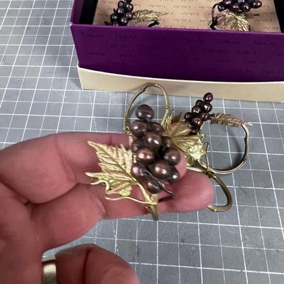2 Sets of Napkin Rings LEAF and GRAPE LEAF Design. New in the box