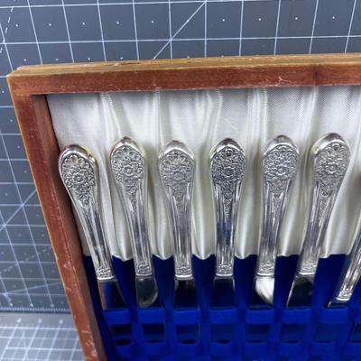 ROGERS Silverware Set with Box, Service for 6 and Serving Ware