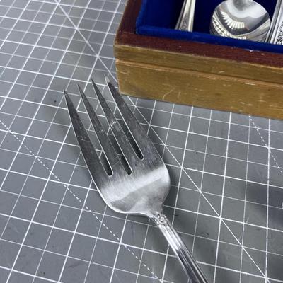ROGERS Silverware Set with Box, Service for 6 and Serving Ware