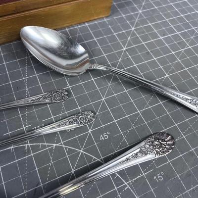 ROGERS Silverware Set with Box, Service for 6 and Serving Ware