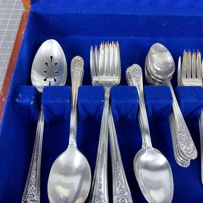 ROGERS Silverware Set with Box, Service for 6 and Serving Ware