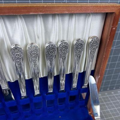 ROGERS Silverware Set with Box, Service for 6 and Serving Ware