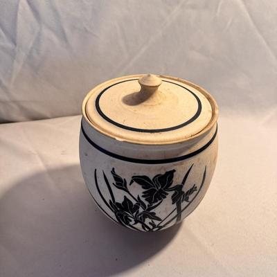 Blue and White Floral Pottery (K-DZ)