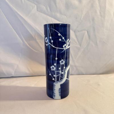 Porcelain Vase, Planters, and More (K-DZ)