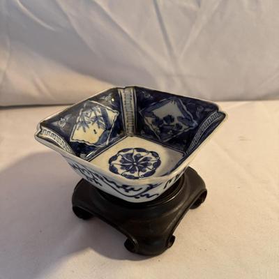 Porcelain Vase, Planters, and More (K-DZ)