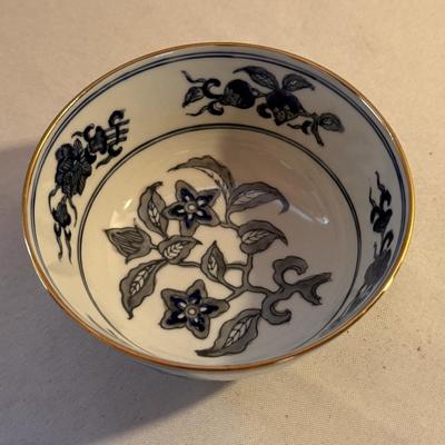 Porcelain Vase, Planters, and More (K-DZ)