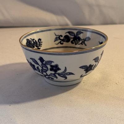 Porcelain Vase, Planters, and More (K-DZ)