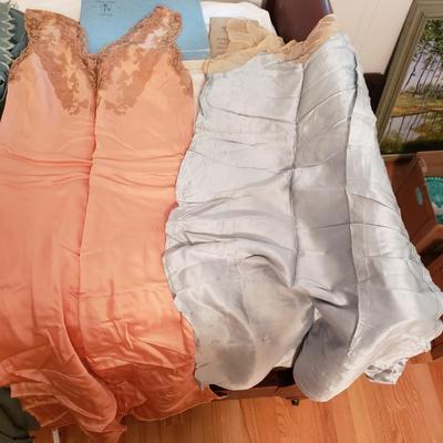 Antique Lingerie and More (GB-KD)