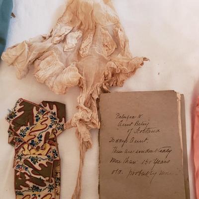 Antique Lingerie and More (GB-KD)