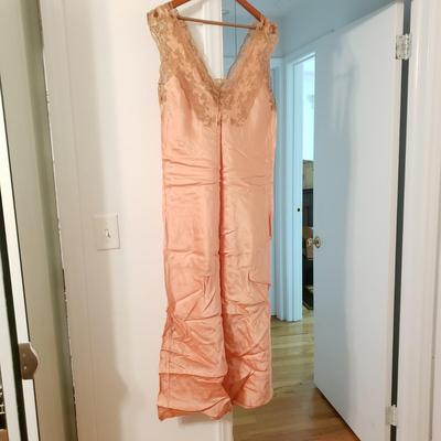 Antique Lingerie and More (GB-KD)