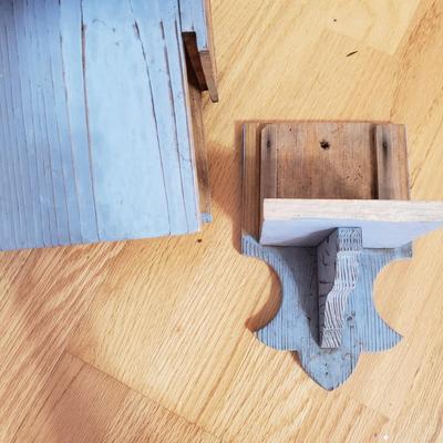 Wooden Birdhouse with Cowbells (DR-KD)