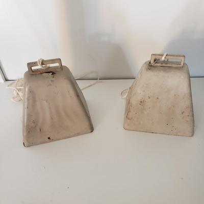 Wooden Birdhouse with Cowbells (DR-KD)