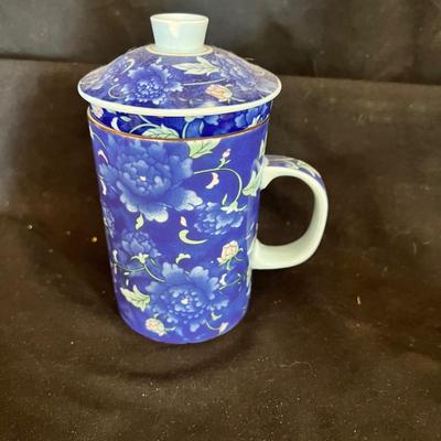 Blue Tea Cups and More Gilt Decor (DR-MK)