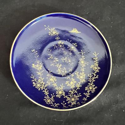 Blue Tea Cups and More Gilt Decor (DR-MK)