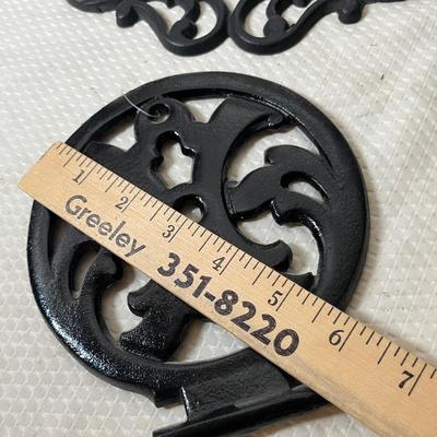 Lot 189 Cast Iron decor