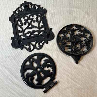 Lot 189 Cast Iron decor