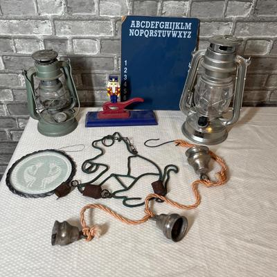 Lot 205 Western Decor