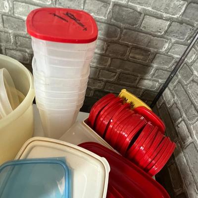 Lot 214 Kitchen plastic ware