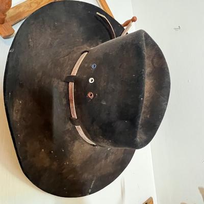 Lot 218 Hat rack & hat