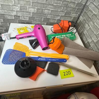 Lot 220 House hold items