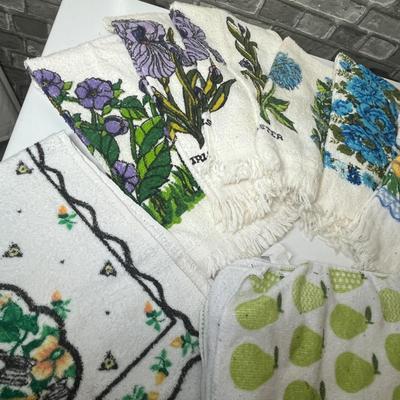 Lot 231 Vintage floral towels
