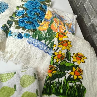 Lot 231 Vintage floral towels