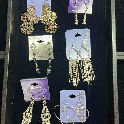 6 pr pierced earrings