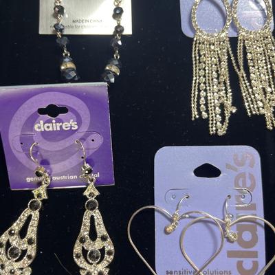 6 pr pierced earrings