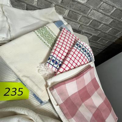 Lot 235 Assorted Lace & Linens