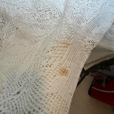 Lot 235 Assorted Lace & Linens