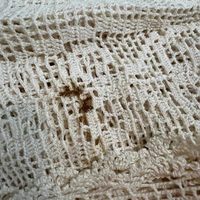 Lot 235 Assorted Lace & Linens