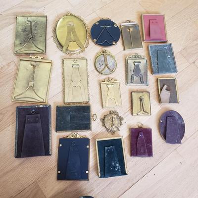 Ornate Metal Frames with Black & White Portrait Photographs (LR-KD)