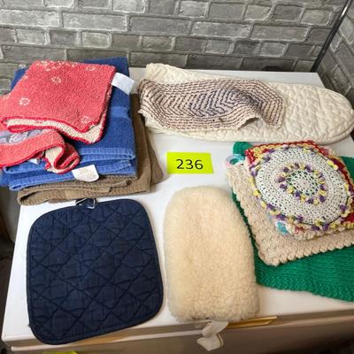 Lot 236 Towels & Hot pads