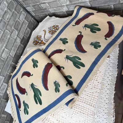 Lot 238 Place mats & Linens