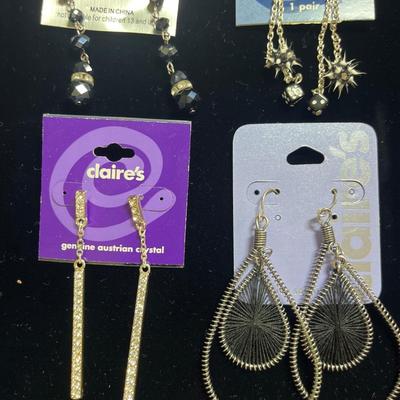 6 pr pierced earrings