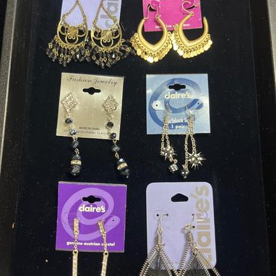6 pr pierced earrings